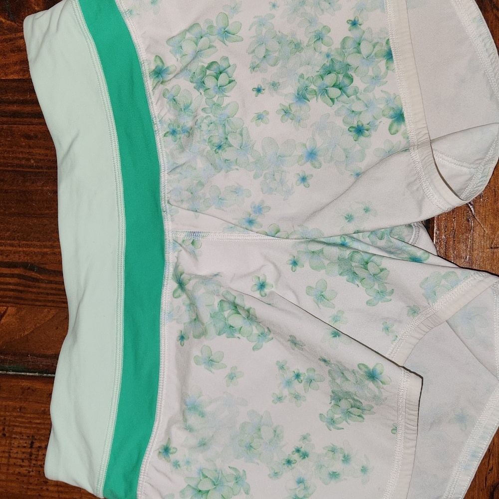 Lululemon Groovy Run Short Size 4 Frangipani Very… - image 1
